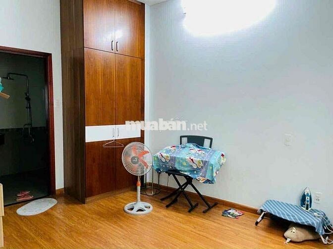 cho thuê nhà nguyên căn mặt tiền đường . Tân Hải p13 tân bình