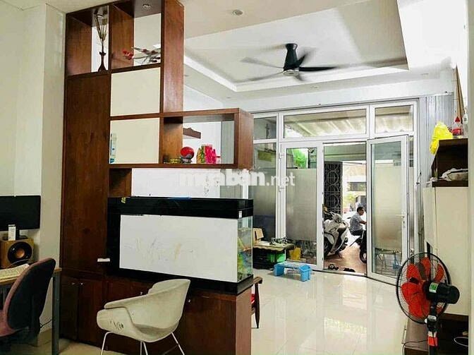 cho thuê nhà nguyên căn mặt tiền đường . Tân Hải p13 tân bình