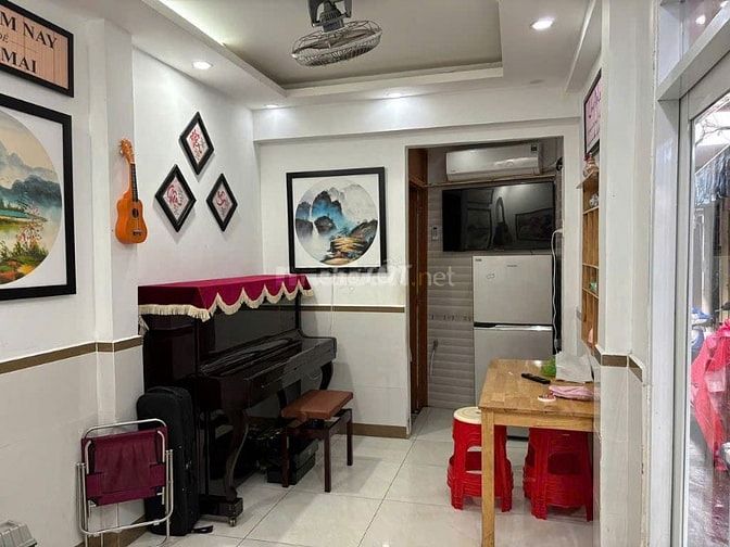CHO THUÊ NHÀ HẺM 2,5M HAI BÀ TRƯNG, P. V.T.SÁU, Q. 3 10TR