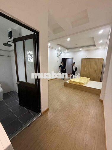 CĂN HỘ NGAY CHỢ HẠNH THÔNG TÂY, HẺM 8M, 32M², FULL TIỆN NGHI, 5.5TR