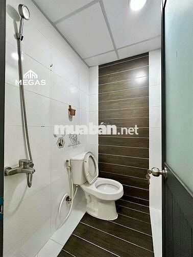 TẠI NGUYỄN CHÍ THANH PHÒNG THẬT GIÁ THẬT KHÔNG CHỐT THÌ BỊ NGKHAC LỤM