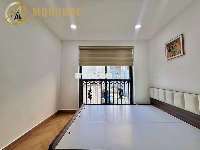 STUDIO CĂN HỘ CỬA SỔ BAN CÔNG THOÁNG MÁT NGAY QUANG TRUNG