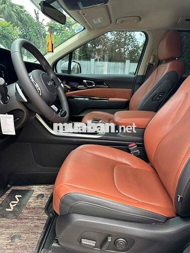 Kia Carnival 2024 Premium 2.2D 7S - 48000 km