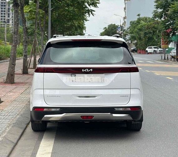 Kia Carnival 2024 Premium 2.2D 7S - 48000 km