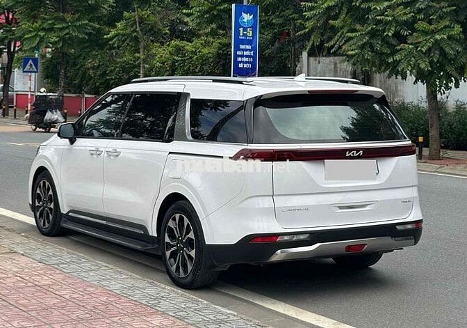 Kia Carnival 2024 Premium 2.2D 7S - 48000 km