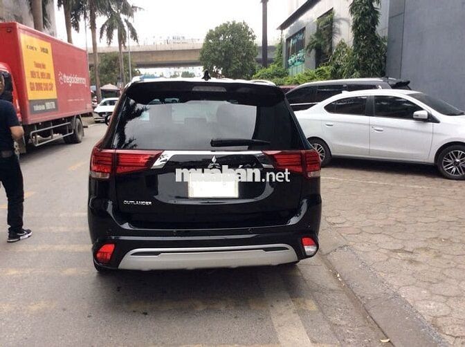 Mitsubishi Outlander 2023 Đen 7 chỗ