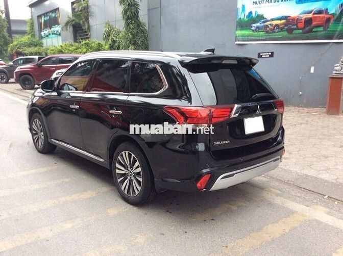Mitsubishi Outlander 2023 Đen 7 chỗ