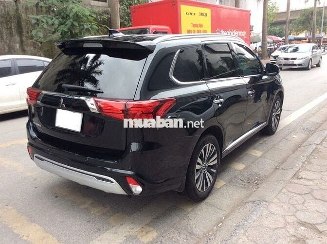 Mitsubishi Outlander 2023 Đen 7 chỗ