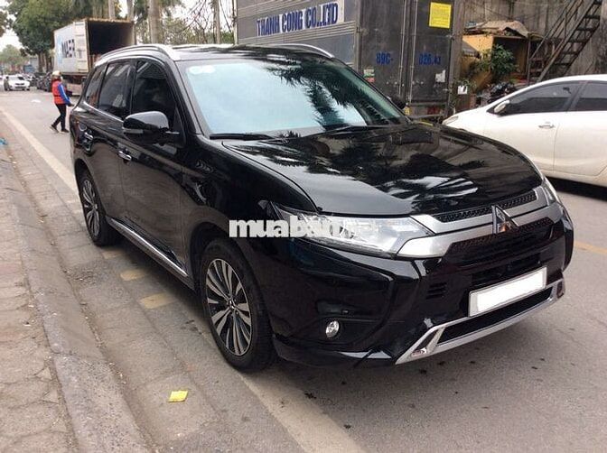 Mitsubishi Outlander 2023 Đen 7 chỗ