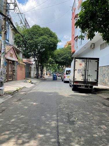 Mặt tiền đường Trường Sơn, Quận 10 - DT 15x20m. CN 300m2 - 3 tầng