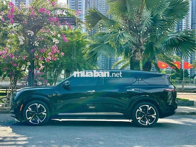 VF9 Plus 2025 - Đen - 1v7km - trần thép 7 ghế