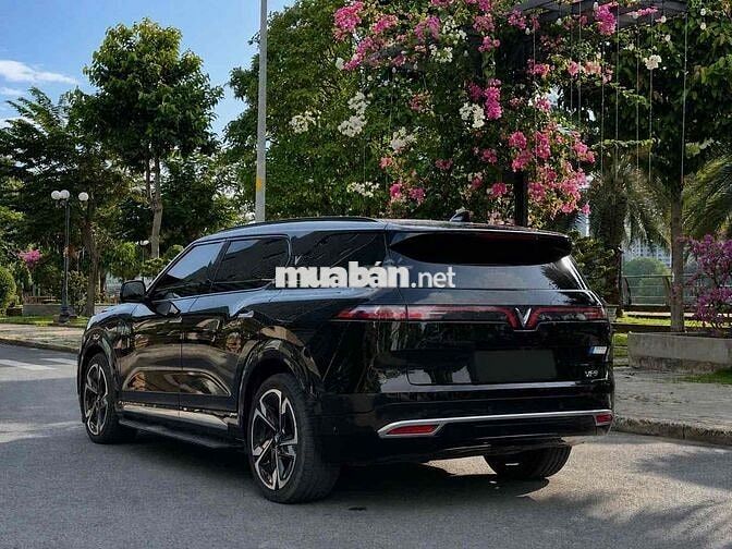 VF9 Plus 2025 - Đen - 1v7km - trần thép 7 ghế