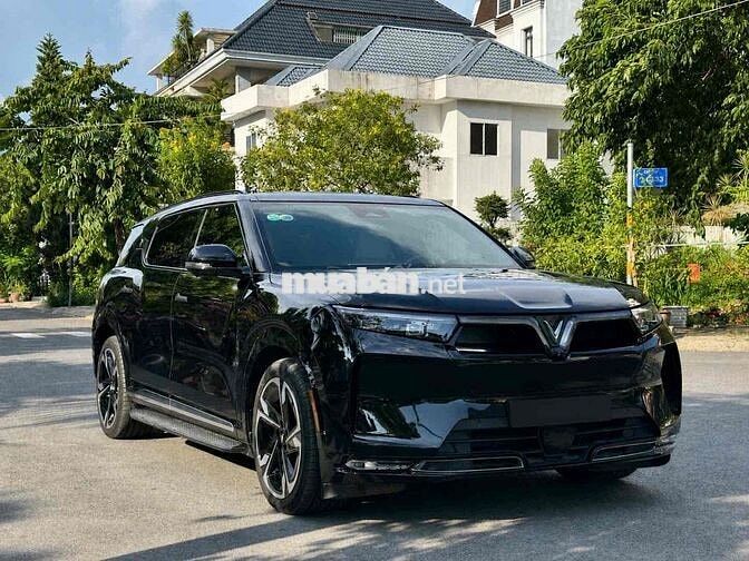 VF9 Plus 2025 - Đen - 1v7km - trần thép 7 ghế