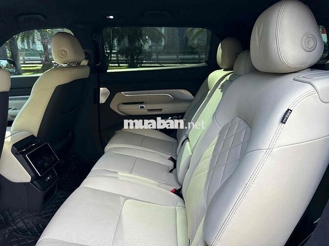 VF9 Plus 2025 - Đen - 1v7km - trần thép 7 ghế