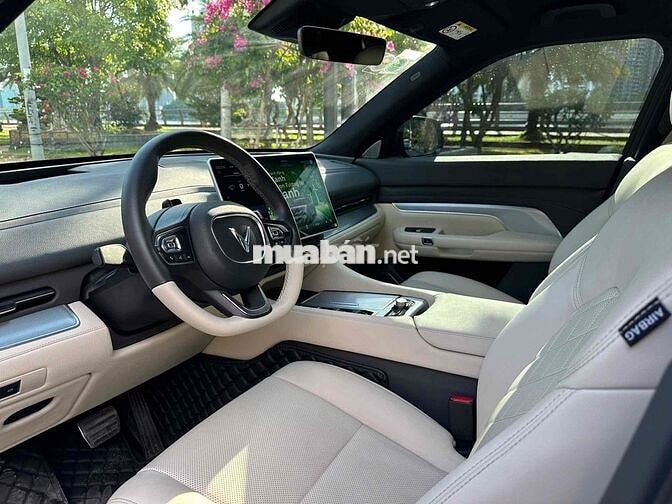 VF9 Plus 2025 - Đen - 1v7km - trần thép 7 ghế