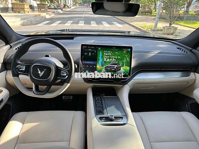 VF9 Plus 2025 - Đen - 1v7km - trần thép 7 ghế