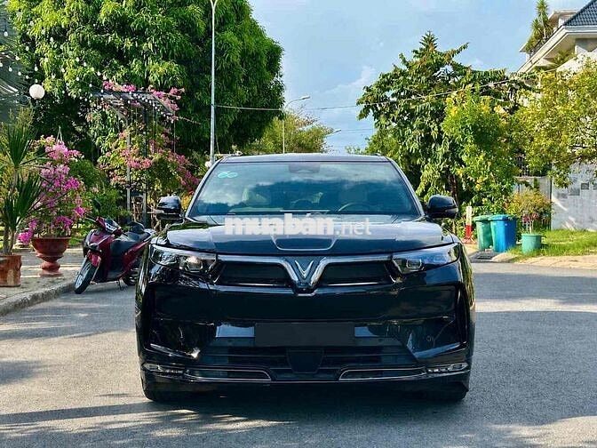 VF9 Plus 2025 - Đen - 1v7km - trần thép 7 ghế