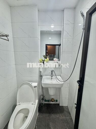 CHO THUÊ CĂN HỘ STUDIO BAN CÔNG NẰM NGAY QUẦN NGỰA, VĂN CAO - BA ĐÌNH