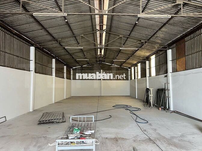 Kho xưởng bãi 400 m² kho xây dựng 300 m² có hệ thống báo cháy