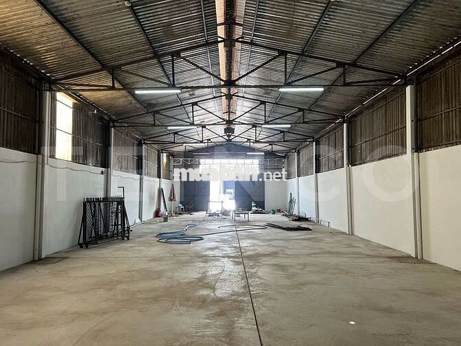 Kho xưởng bãi 400 m² kho xây dựng 300 m² có hệ thống báo cháy