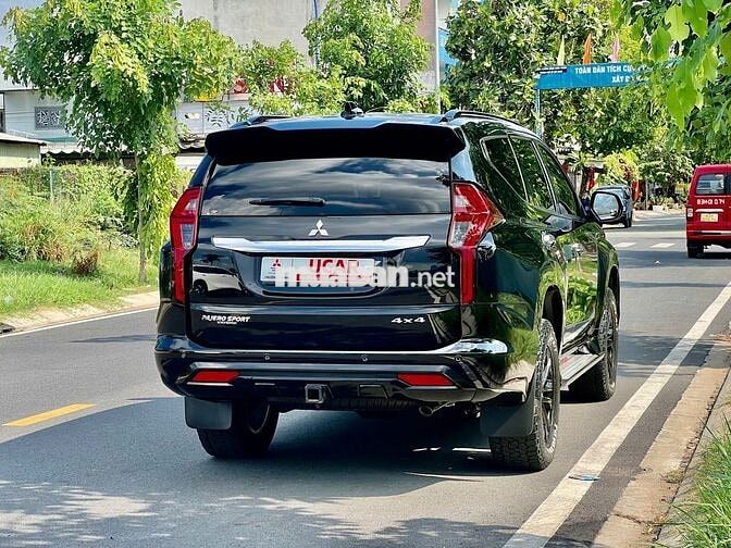 Mitsubishi Pajero Sport 2023 Đen