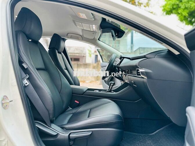 Mazda 3 2020 1.5 Luxury Trắng 3.900km