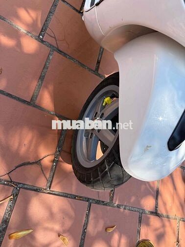 Piaggio Vespa màu Trắng