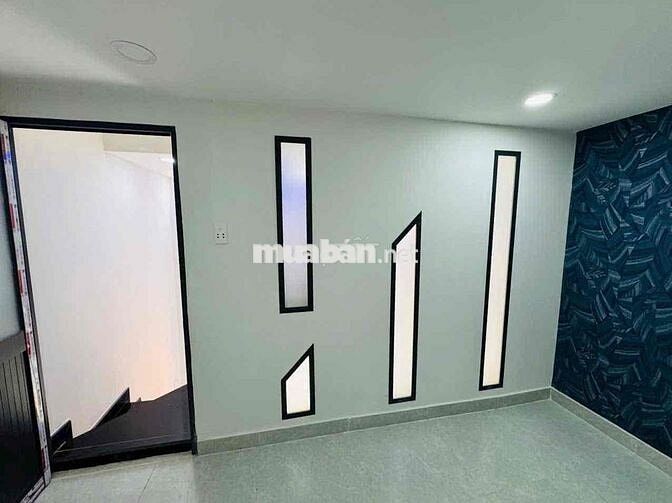 1 trệt 1 lầu 3 phòng ngủ 2 tolet 1 ban công