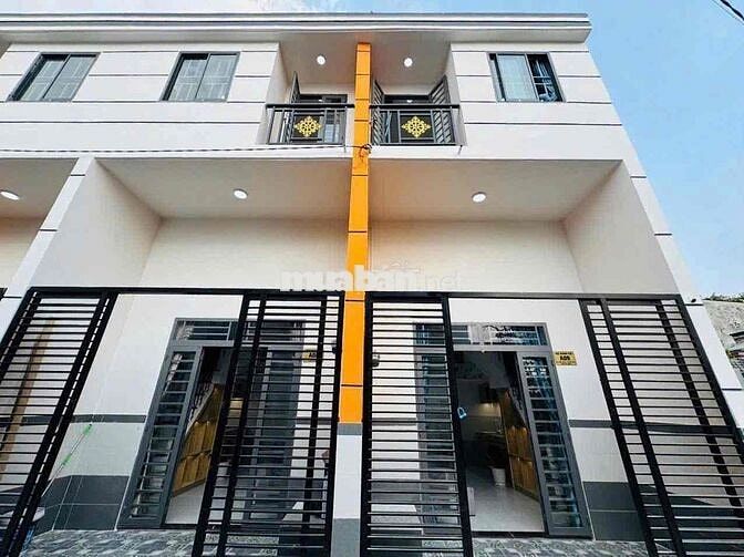 1 trệt 1 lầu 3 phòng ngủ 2 tolet 1 ban công