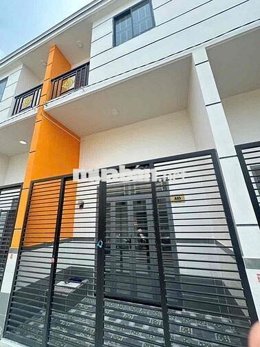 1 trệt 1 lầu 3 phòng ngủ 2 tolet 1 ban công
