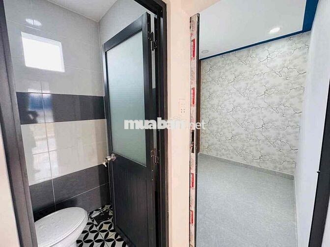 1 trệt 1 lầu 3 phòng ngủ 2 tolet 1 ban công