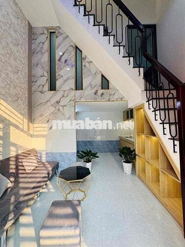1 trệt 1 lầu 3 phòng ngủ 2 tolet 1 ban công