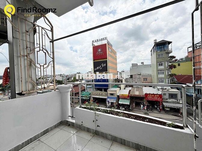 Studio Ban Công To Đùng Mặt Tiền Dương Quảng Hàm