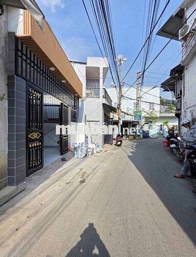 Cần bán gấp nhà 2PN / 1NVS Hóc Môn diện tích 72,7 m2 giá 1 tỷ 050