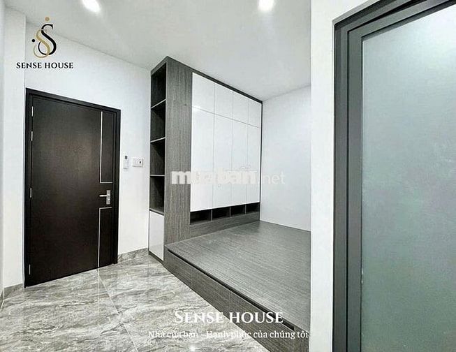 STUDIO CƯA SỔ TRỜI SIEEU THOÁNG- NHÀ MỚI XỊN ĐẸP- NGAY HOÀ BÌNH