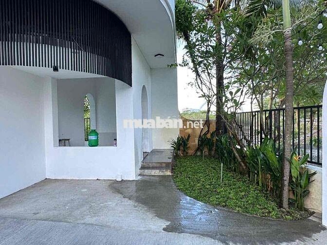Cho thuê villa có hồ bơi mới xây khu vực Sentosa Điện Ngọc,Đà Nẵng.