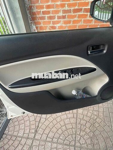 Mitsubishi Attrage 2017 Trắng