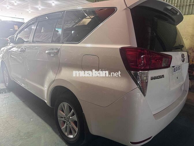 Toyota Innova 2017 2.0E Trắng
