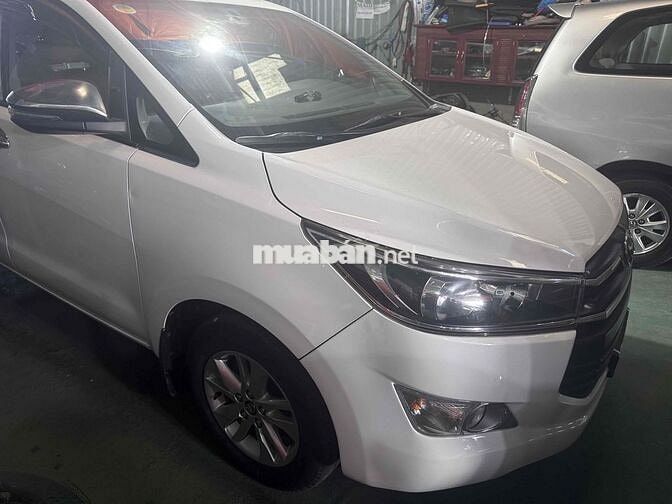 Toyota Innova 2017 2.0E Trắng