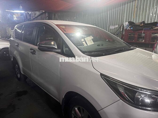Toyota Innova 2017 2.0E Trắng