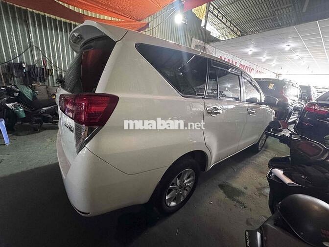 Toyota Innova 2017 2.0E Trắng