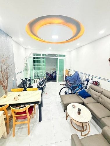 Nhà Giá Rẻ Lạc Long Quân - 45m2 - 2 Tầng mới đẹp - Chỉ 4.599 tỷ
