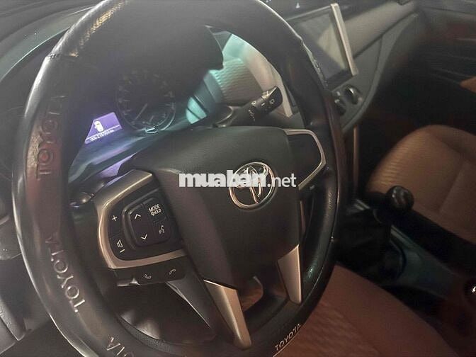 Toyota Innova 2017 2.0E Trắng