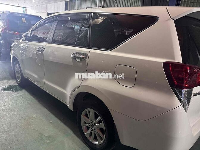 Toyota Innova 2017 2.0E Trắng