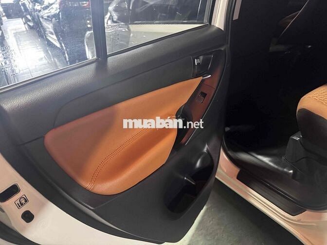 Toyota Innova 2017 2.0E Trắng