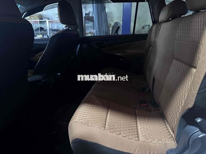 Toyota Innova 2017 2.0E Trắng
