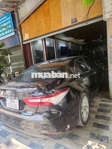 Toyota Camry 2021 2.0GP Đen 60.500 km