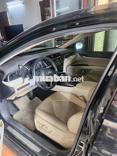 Toyota Camry 2021 2.0GP Đen 60.500 km