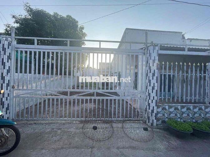 bán 192m2 có nhà c4, sổ đổ CC hướng Đông Nam, ven sông