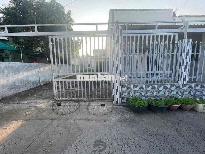 bán 192m2 có nhà c4, sổ đổ CC hướng Đông Nam, ven sông